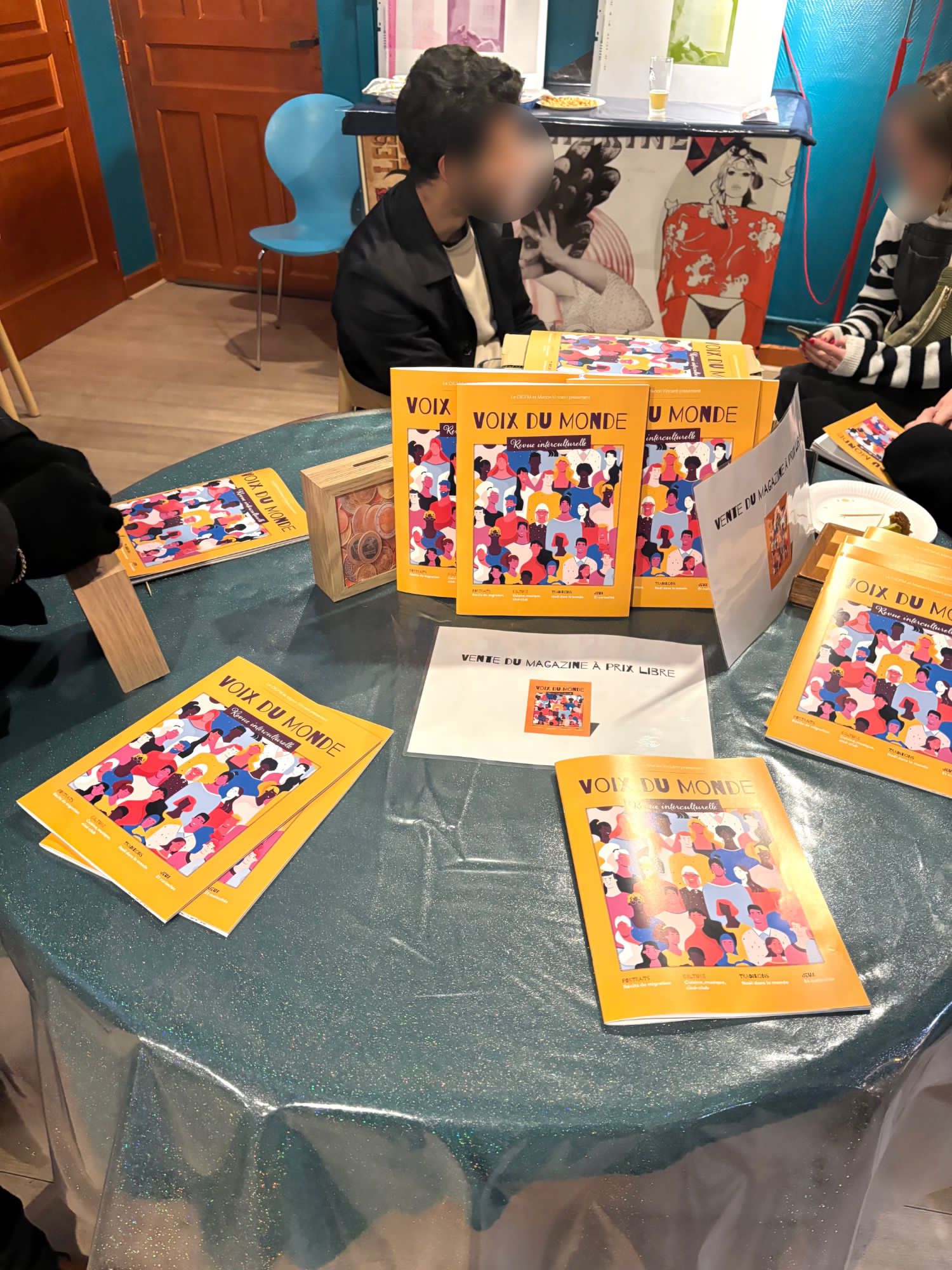 Présentation du magazine de l'association Voix du monde